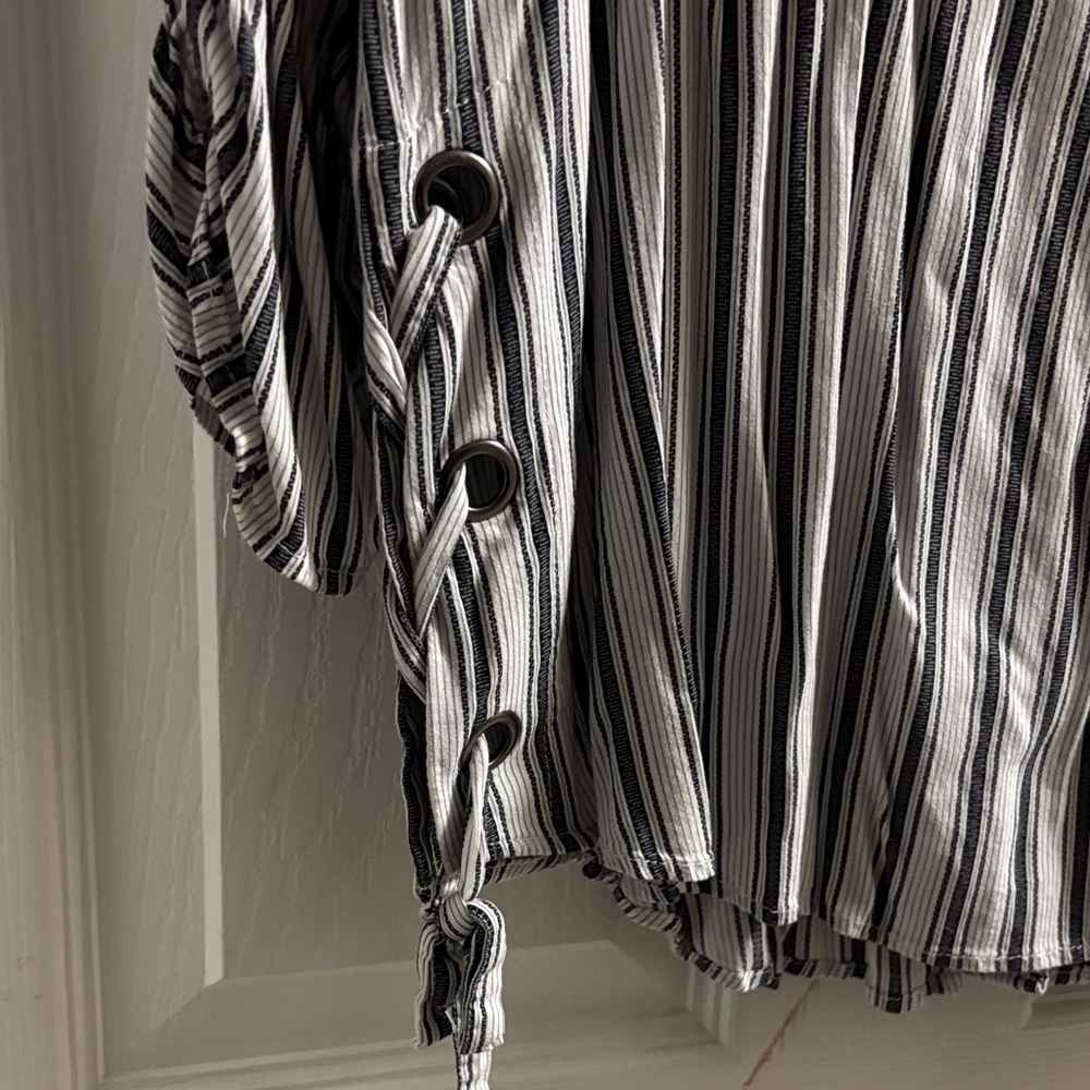 Striped Black and White ladies shirt - Picture 3 of 4